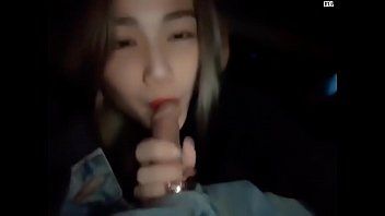 Reproducir Esta chica tan cachonda y follada en el auto
