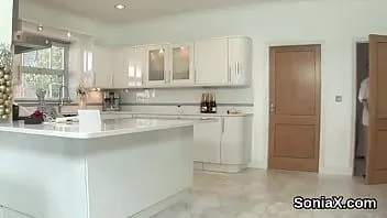 تشغيل الغش سيدة بريطانية ناضجة سونيا يتكبر لها الثدي ضخمة