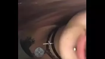 Afspelen Hete getatoeëerde babe op ameporn met haar vriend