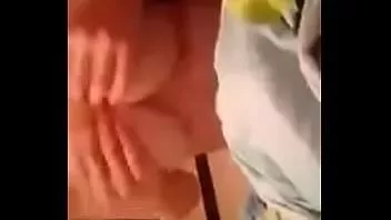 Riproduci Il ragazzo registra la sua ragazza con grandi tette grasse