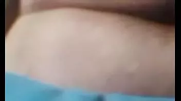 Abspielen MILF öffnet ihr jungfräuliches Arschloch und klafft mit einem Permanentmarker