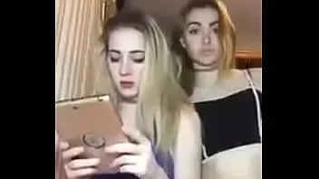 play Gorące dziewczyny robią niegrzeczne rzeczy na ameporn
