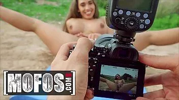 Jouer (briana banderas) avec ses seins incroyables baise son photographe - mofos