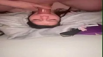 Jouer Elle suce ma bite chaque fois que je lui dis
