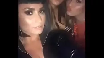 Play Demi lovato in her sexy halloween costume
