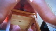 Reproduzir MILF peituda leva uma surra de um pau grande em um encontro imundo de creampie anal
