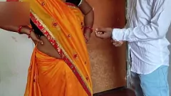 Jouer Indian Bhabhi baise hardcore pour de l'argent dans une vidéo maison en gros plan