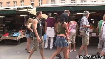 play Çek esmer erkek arkadaşının kardeşiyle aldatıyor