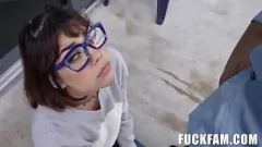 تشغيل المتشددين في سن المراهقة الثلاثي: رايدر ري ، ليليث جريس ، ومايك أفيري