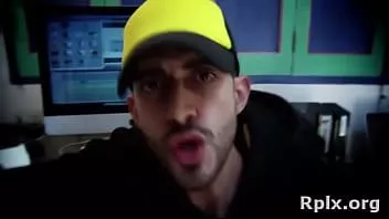 play Ambitna pokojówka lubi seks z przypadkowym facetem