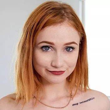 Star du porno Scarlet Skies